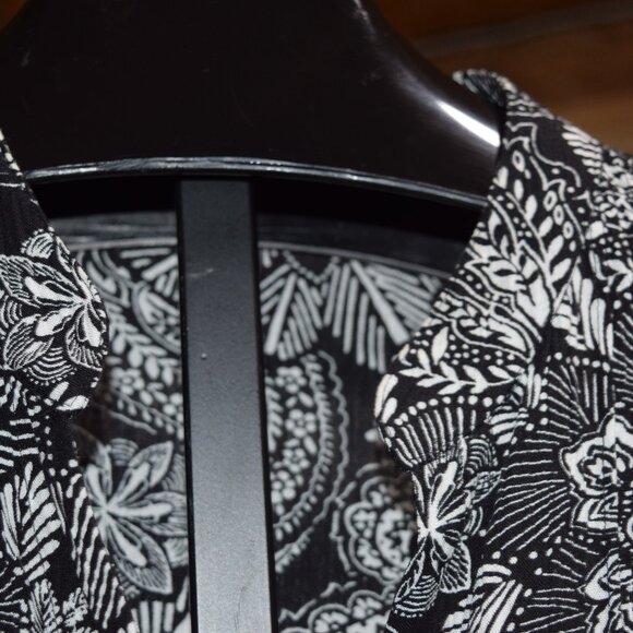 Sag Harbor Woman Black & White Button Front Blouse, Size 1X - Picture 10 of 13